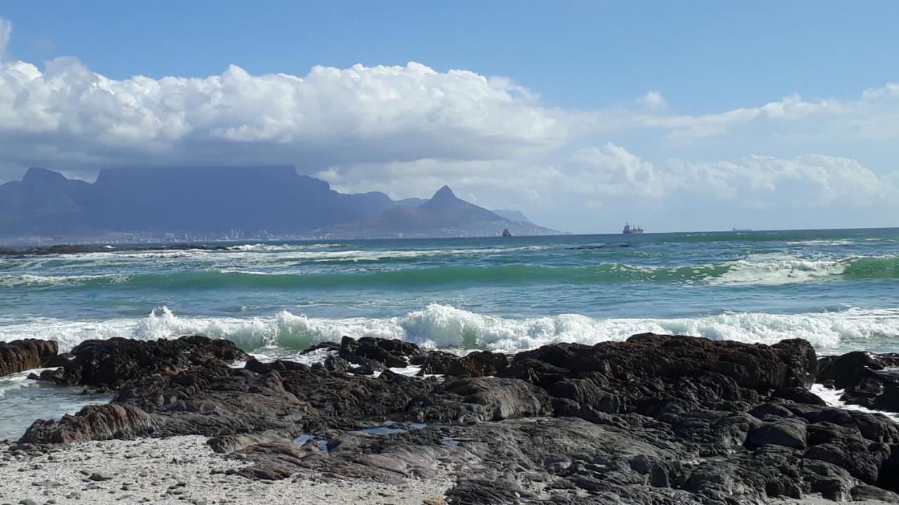 African Holiday Home In Table View Kaapstad Buitenkant foto