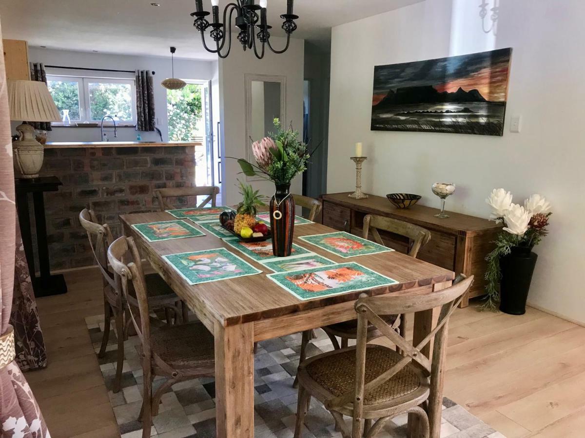 African Holiday Home In Table View Kaapstad Buitenkant foto