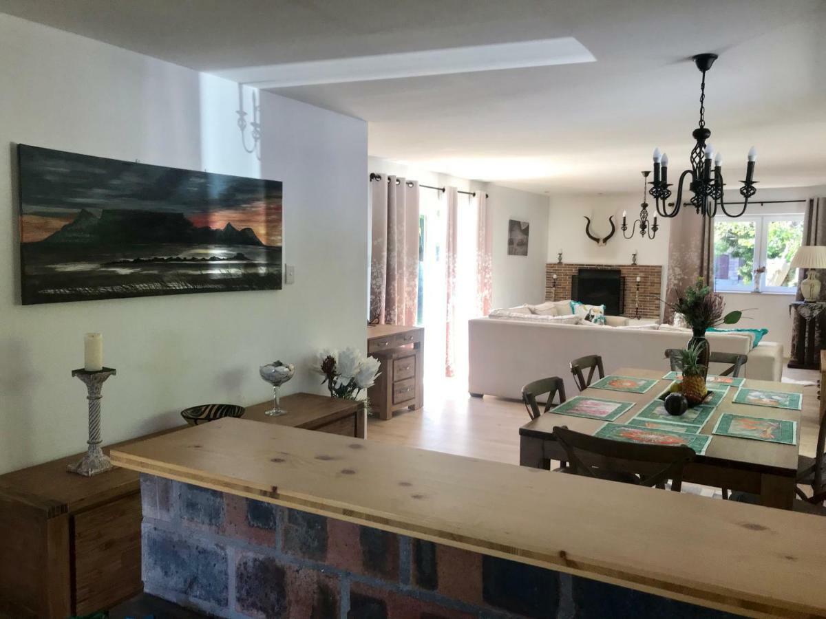 African Holiday Home In Table View Kaapstad Buitenkant foto